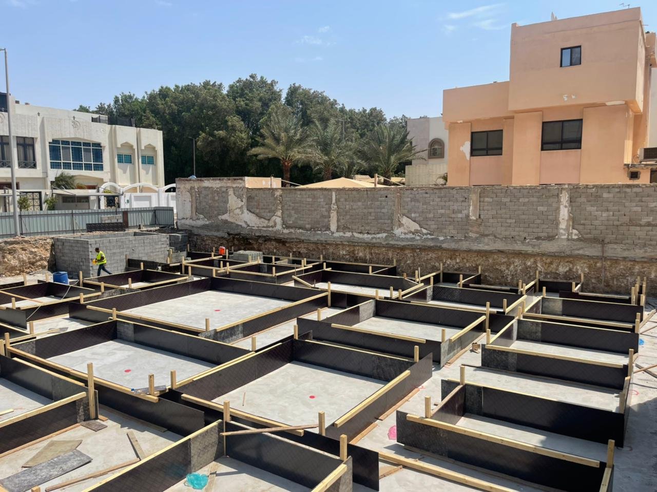 من خدماتنا نقوم ببناء العماير السكنية